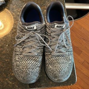 Nike sneakers size 7,5.